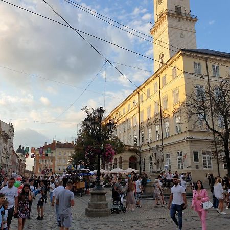 4 Bedrooms Apartment In The Old City Lviv Exterior photo