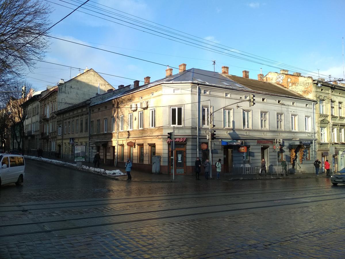 4 Bedrooms Apartment In The Old City Lviv Exterior photo